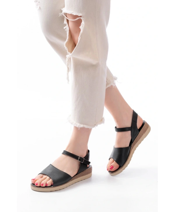 692-500 Siyah Ortopedik Taban Tokalı Kadın Sandalet