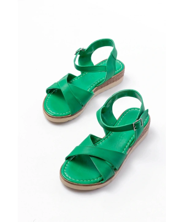 692-564 Çimen Yeşili  Ortopedik Taban Çapraz Tokalı Kadın Sandalet