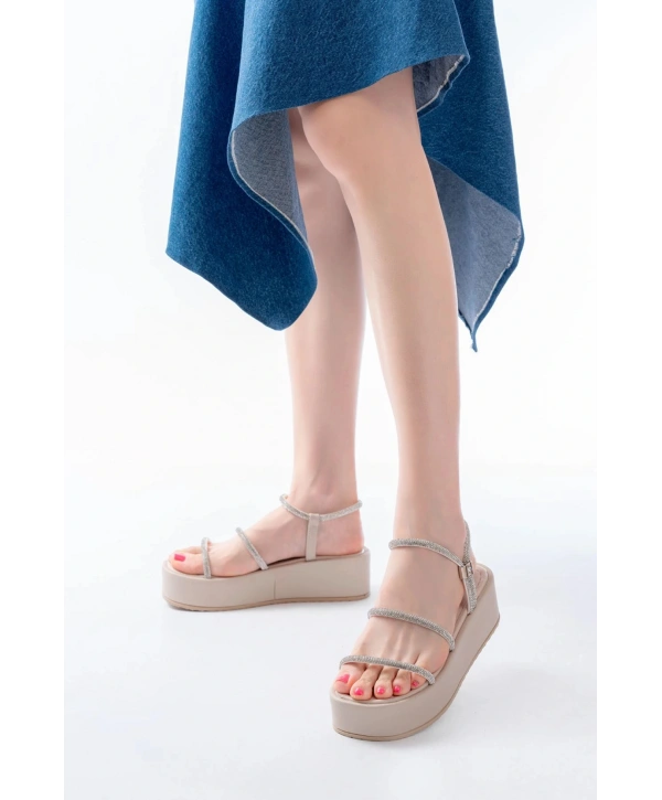 861-1008 Bej Gümüş Taşlı Dolgu Topuklu Kadın Sandalet