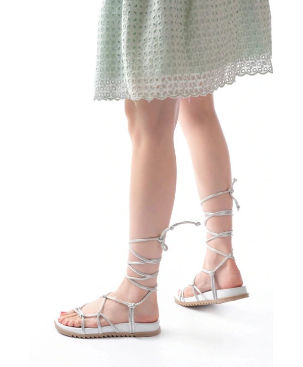 1001-1001 Beyaz Gümüş  Bilekten Bağcıklı Kadın Sandalet