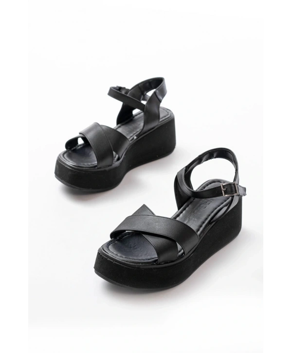 1024 Siyah Dolgu Topuk Çapraz Tokalı Ortopedik Taban Kadın Sandalet