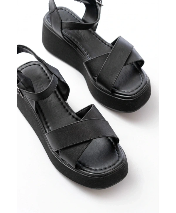 1024 Siyah Dolgu Topuk Çapraz Tokalı Ortopedik Taban Kadın Sandalet