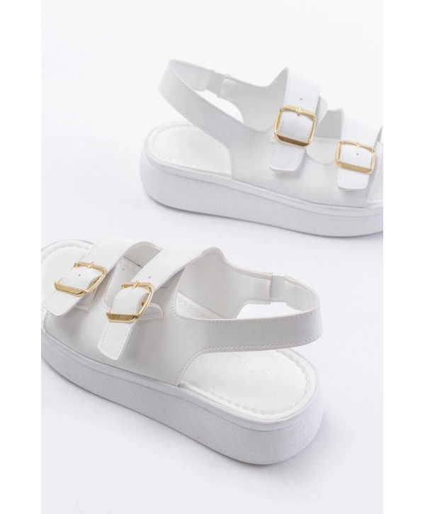 24413-572 Beyaz Günlük Dolgu Topuk Toka Aksesuarlı Kadın Sandalet
