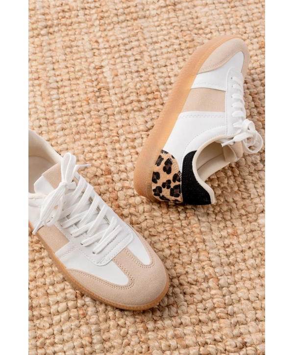 M-6006 Beyaz Garni Leopar Desenli Bağcıklı Termo Taban Günlük Kadın Spor