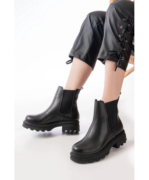 745-2137 Siyah Kalın Taban Lastikli Günlük Kadın Bot