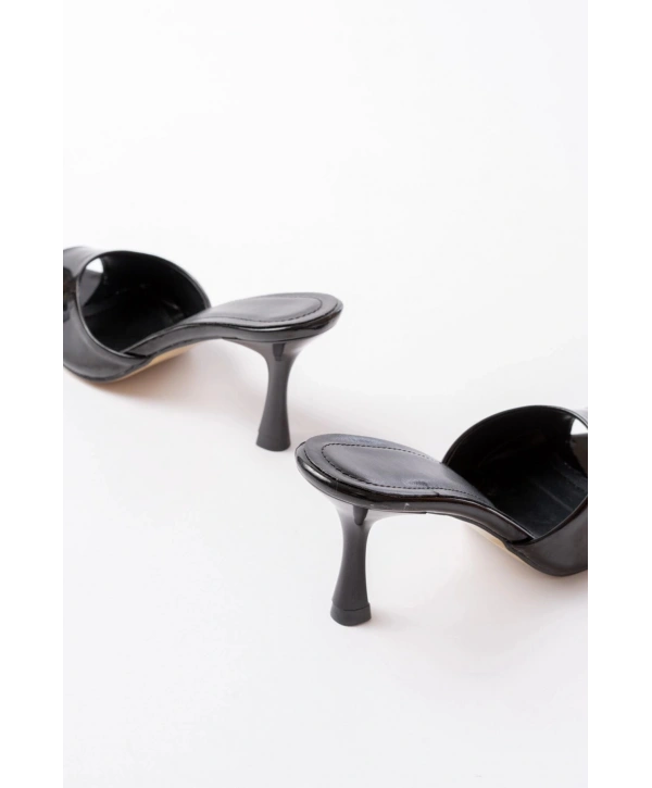 716 Siyah Rugan Sivri Burunlu Topuklu Kadın Terlik