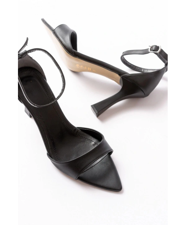 718 Siyah Cilt Sivri Burunlu Topuklu Bilekten Bağlamalı Kadın Ayakkabı