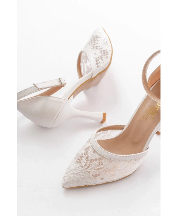 K-404 Beyaz Fileli Çiçek Detaylı  Kadın Topuklu Ayakkabı