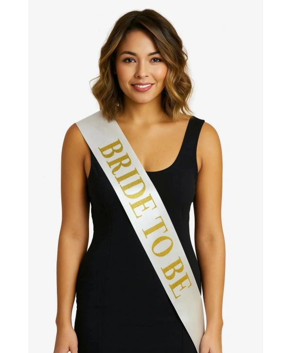 Beyaz Saten Üzerine Kalın Altın Yazılı Bride To Be Kuşağı