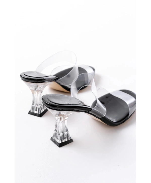 S-618 Siyah Rugan Tek Bantlı Topuklu Kadın Terlik