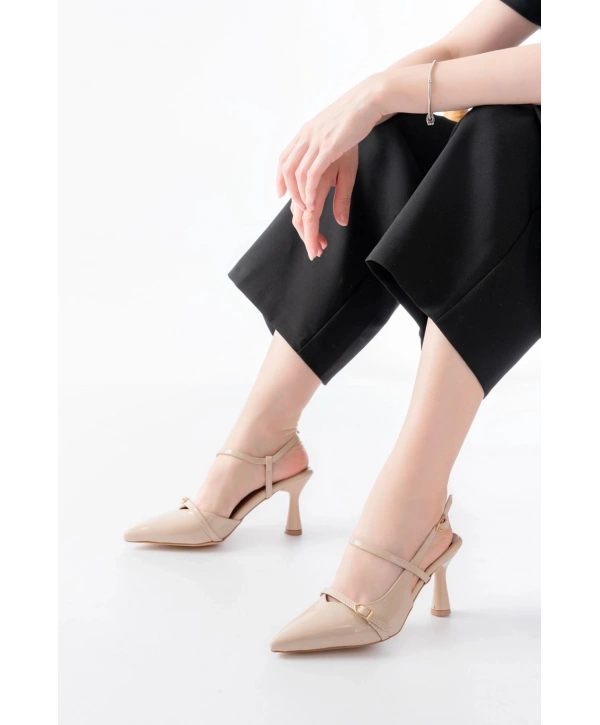 K-6722 Bej Rugan Toka Detaylı Sivri Burun Kadın Ayakkabı