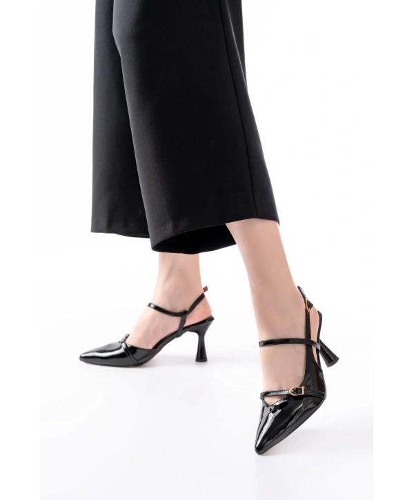 K-6722 Siyah Rugan Toka Detaylı Sivri Burun Kadın Ayakkabı