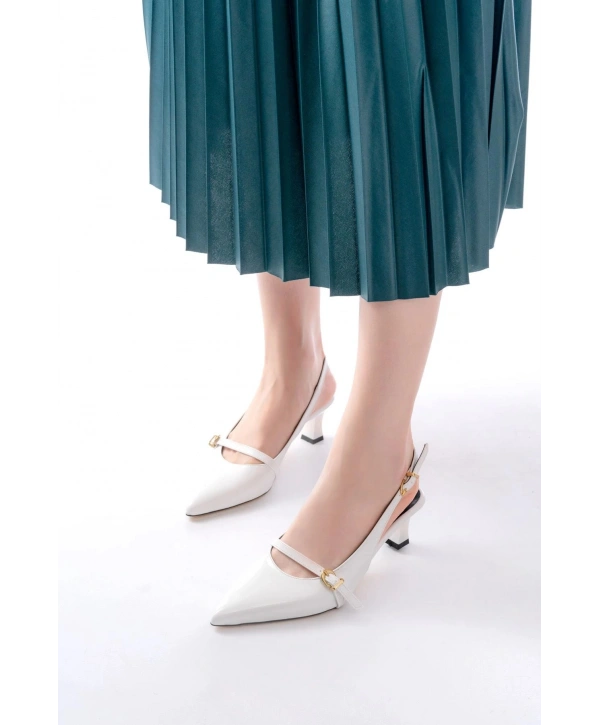 H-470 Beyaz Rugan Baret Tokalı Arkası Açık Günlük Kadın Sandalet