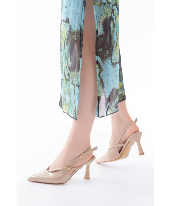 4962 Bej Sivri Burun Tokalı Yuvarlak Topuk Kadın Sandalet