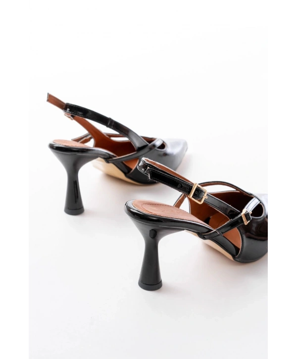 4962 Siyah Rugan Sivri Burun Tokalı Yuvarlak Topuk Kadın Sandalet