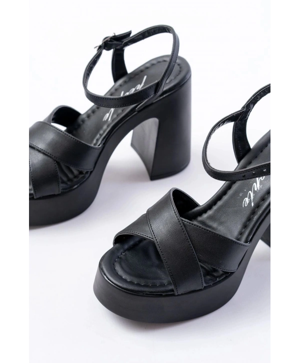 P-105 Siyah Çapraz Kalın Topuklu Kadın Sandalet
