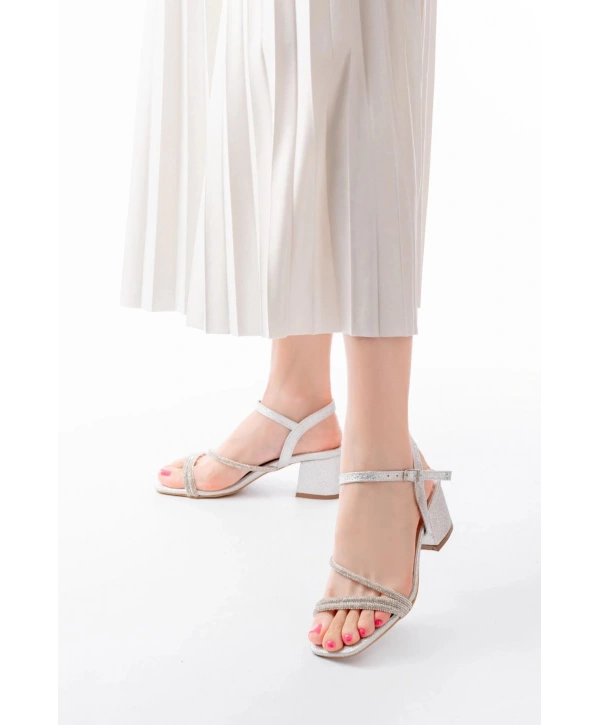 S-900  Gümüş Bantlı Taşlı Kalın Şeffaf Topuklu Kadın Ayakkabı