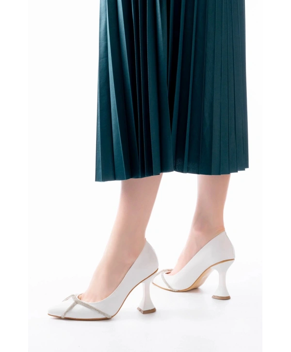 K-10 Beyaz Günlük Sarmal Taşlı Topuklu Kadın Ayakkabı