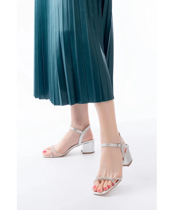 K-888 Kadın Gümüş İnce Sarmal Bantlı Topuklu Ayakkabı