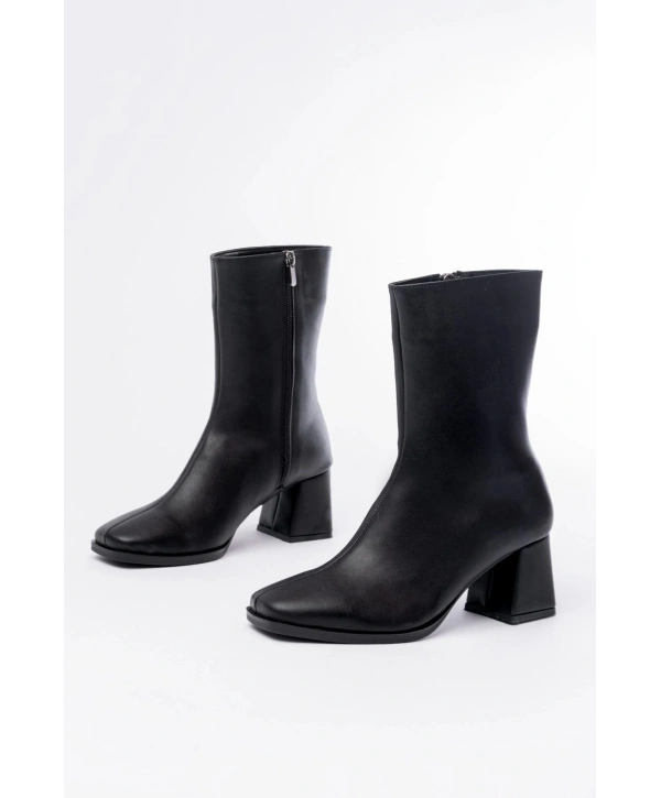 MSK-032 Siyah Topuklu Fermuarlı Kadın Bot