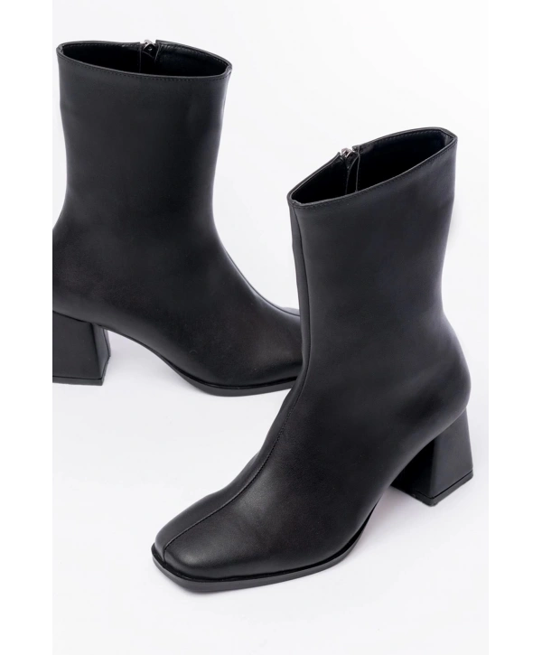 MSK-032 Siyah Topuklu Fermuarlı Kadın Bot