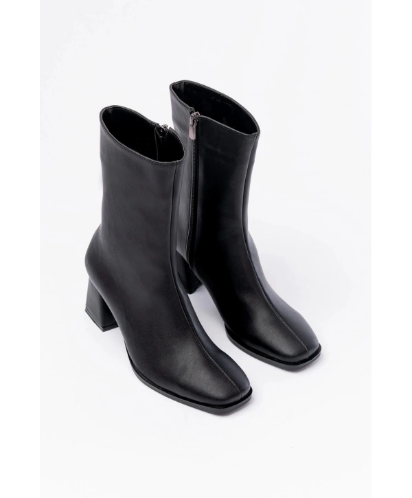 MSK-032 Siyah Topuklu Fermuarlı Kadın Bot