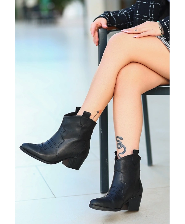 Akver Siyah Cilt Topuklu Bot