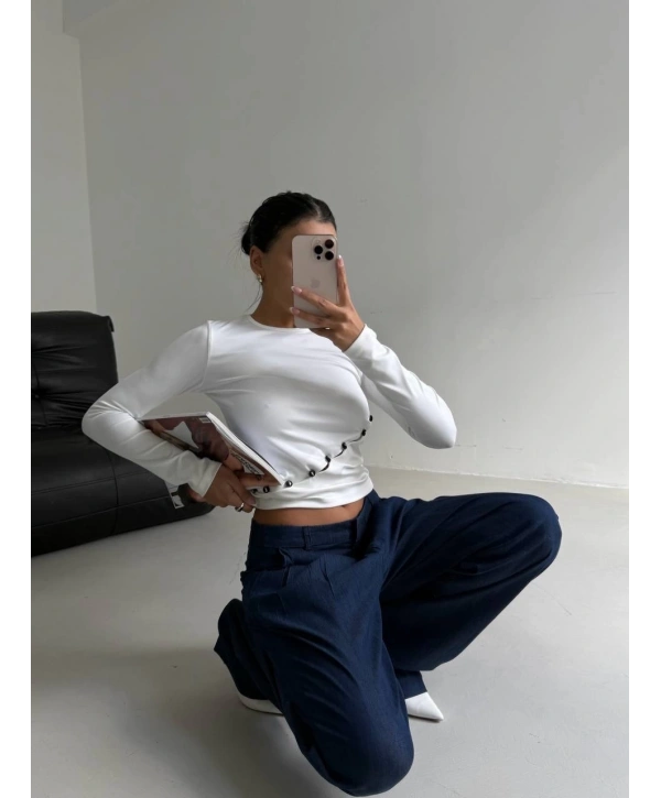 Asimetrik alt detaylı bluz beyaz