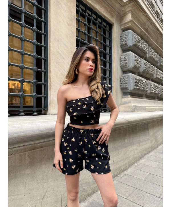 Baskılı fırfırlı şortlu takım