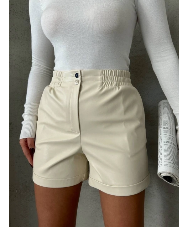 Beli lastikli çıtçıtlı deri şort krem w241007