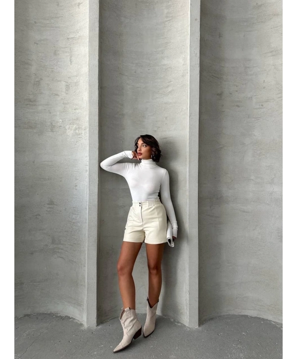 Beli lastikli çıtçıtlı deri şort krem w241007