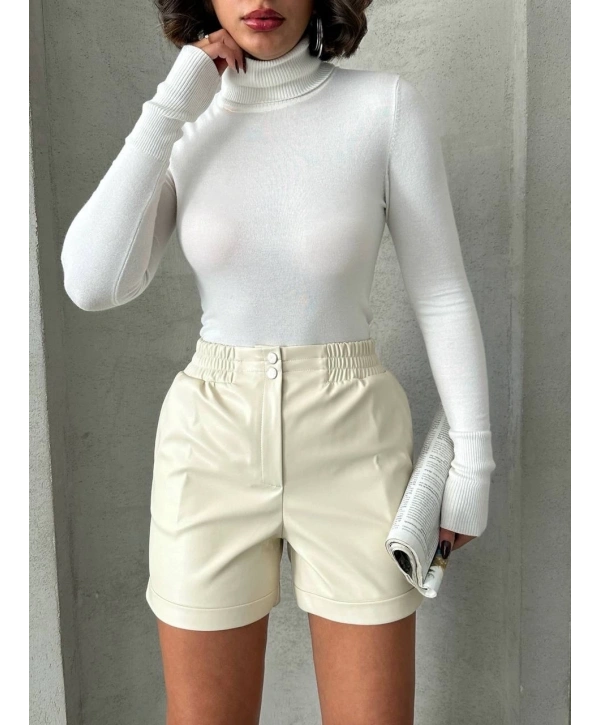 Beli lastikli çıtçıtlı deri şort krem w241007