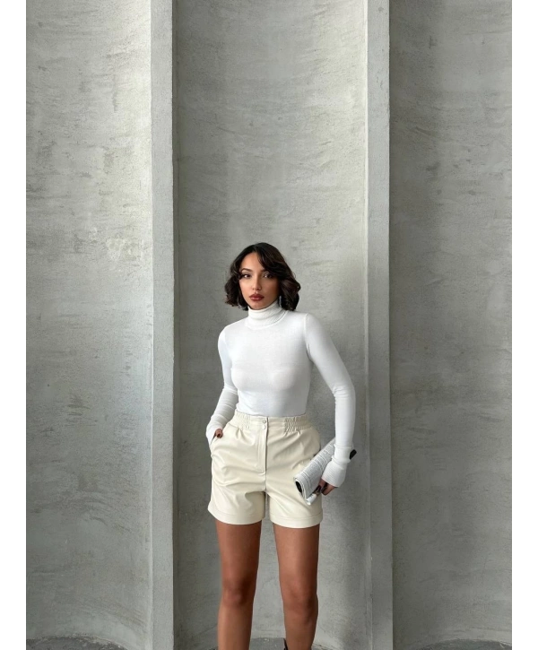 Beli lastikli çıtçıtlı deri şort krem w241007