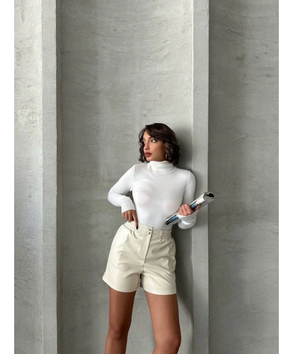 Beli lastikli çıtçıtlı deri şort krem w241007