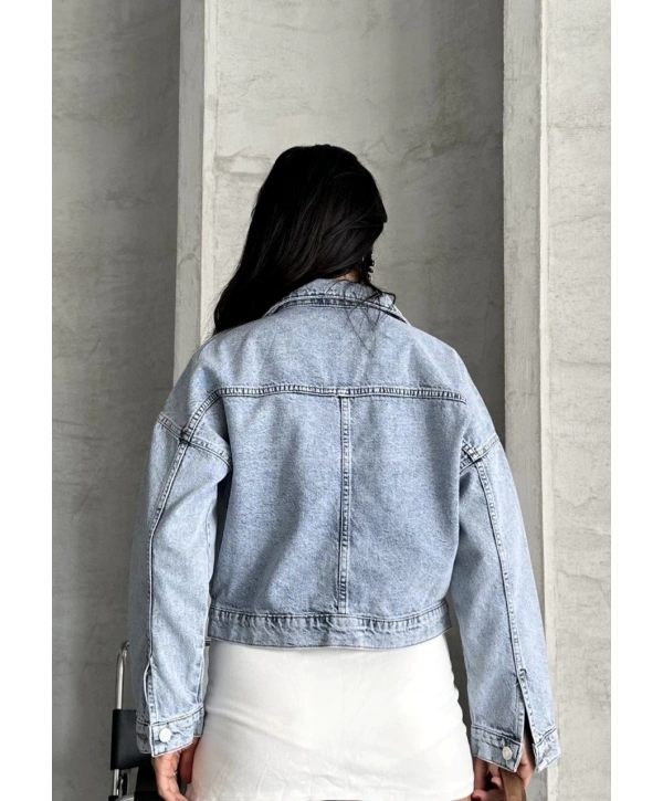 Çift cepli kol katlamalı kar yıkama crop kot ceket buz mavi d2000