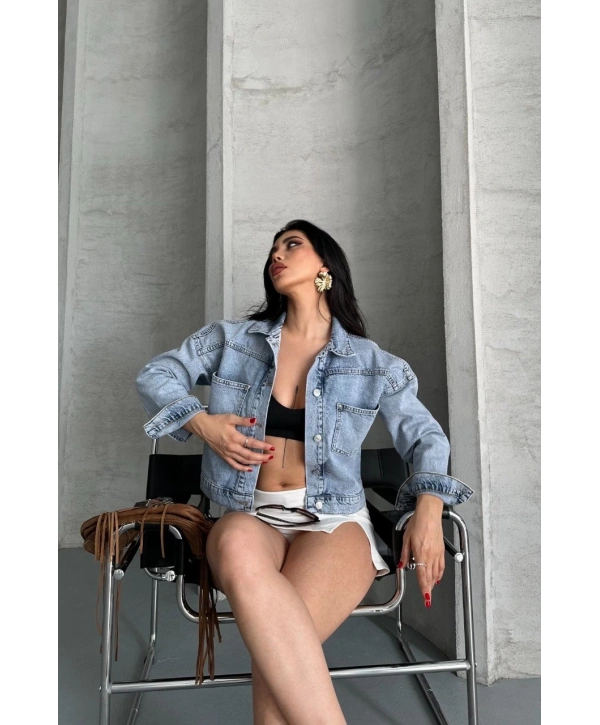 Çift cepli kol katlamalı kar yıkama crop kot ceket mavi d2000