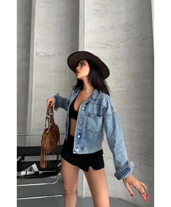 Çift cepli kol katlamalı kar yıkama crop kot ceket mavi d2000