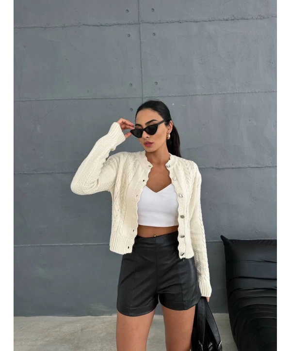 Düğme detaylı hırka ekru