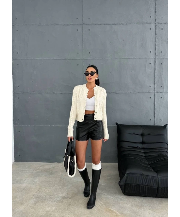 Düğme detaylı hırka ekru