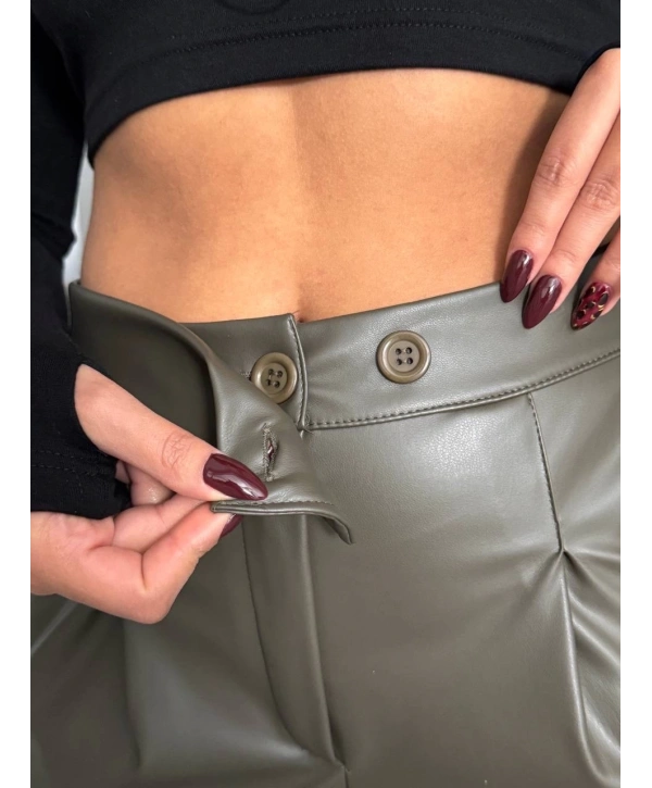 İki düğmeli pileli şort