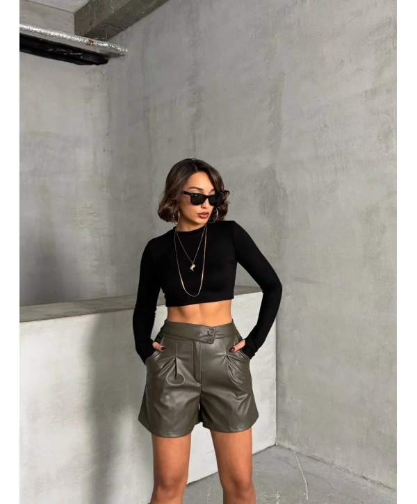 İki düğmeli pileli şort