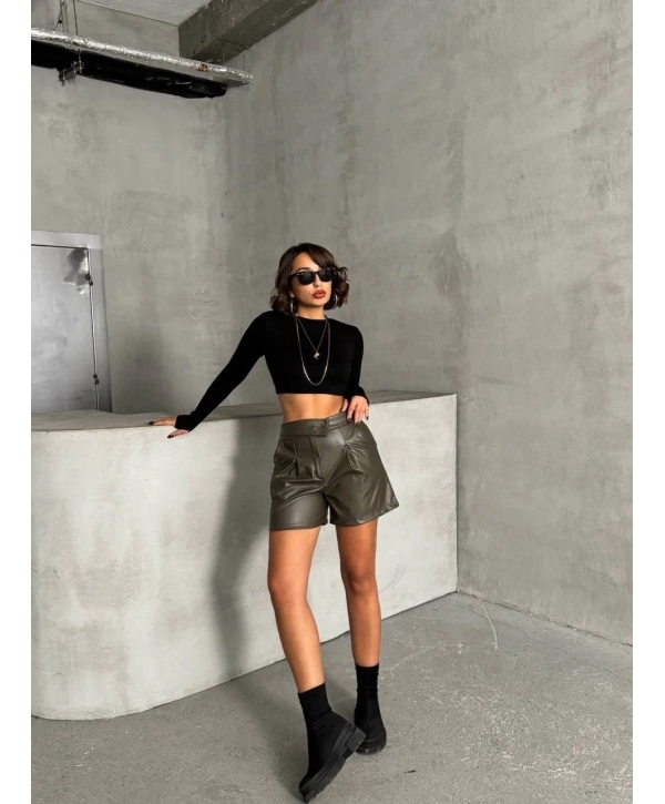 İki düğmeli pileli şort