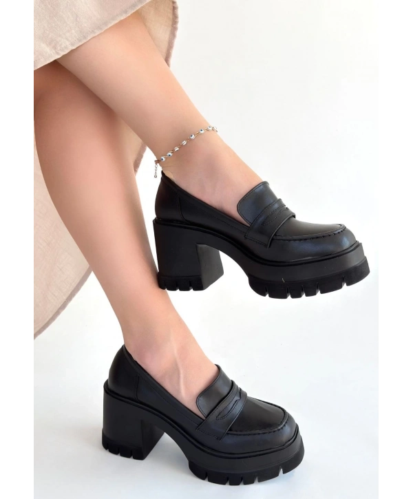 Janes Siyah Cilt Dolgu Topuk Ayakkabı