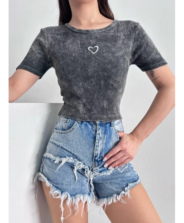 Kalp nakışlı asit yıkamalı bluz s3479