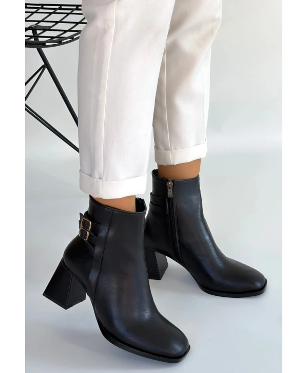 Kanda Siyah Cilt Topuklu Bot