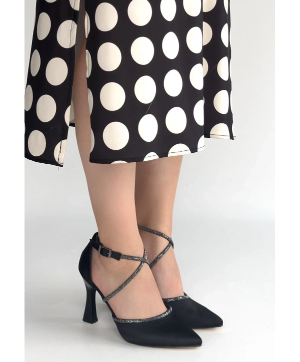 Kanji Siyah Saten Topuklu Ayakkabı