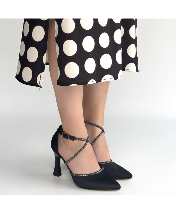 Kanji Siyah Saten Topuklu Ayakkabı