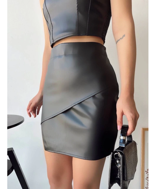Kapaklı asimetrik model deri etek siyah s240106