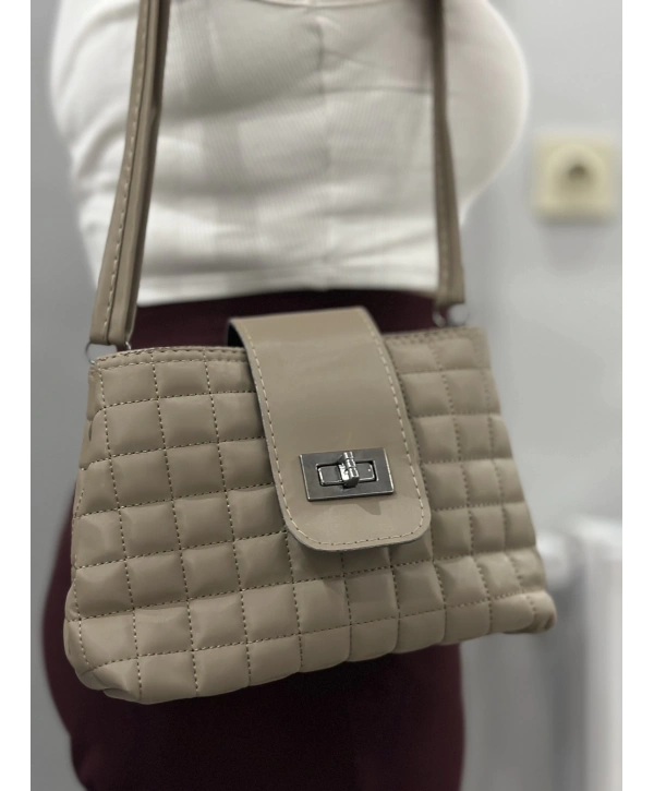 Kapaklı kapitone vizon cilt çanta