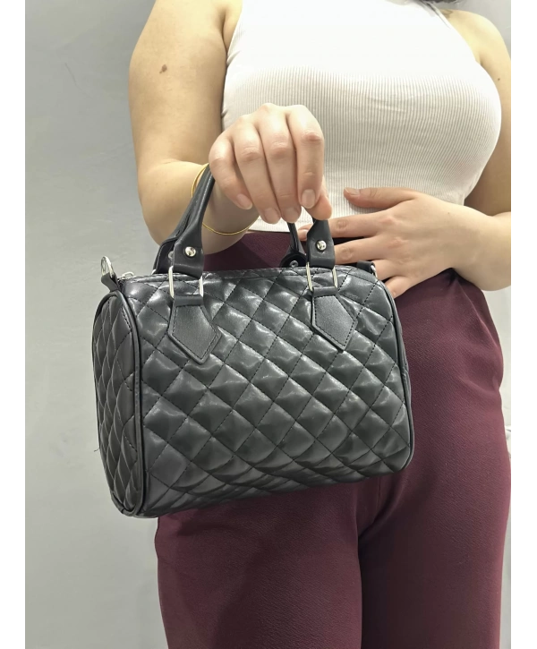 Kapaksız kapitone siyah cilt çanta